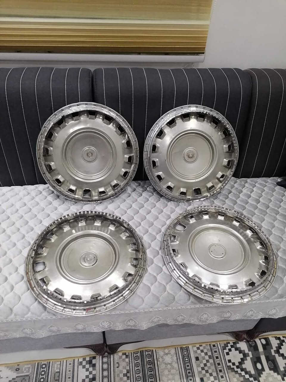 سلام عليكم
تخم كبات كراون 1981 

حجم 14 

*********** سيد محمود
