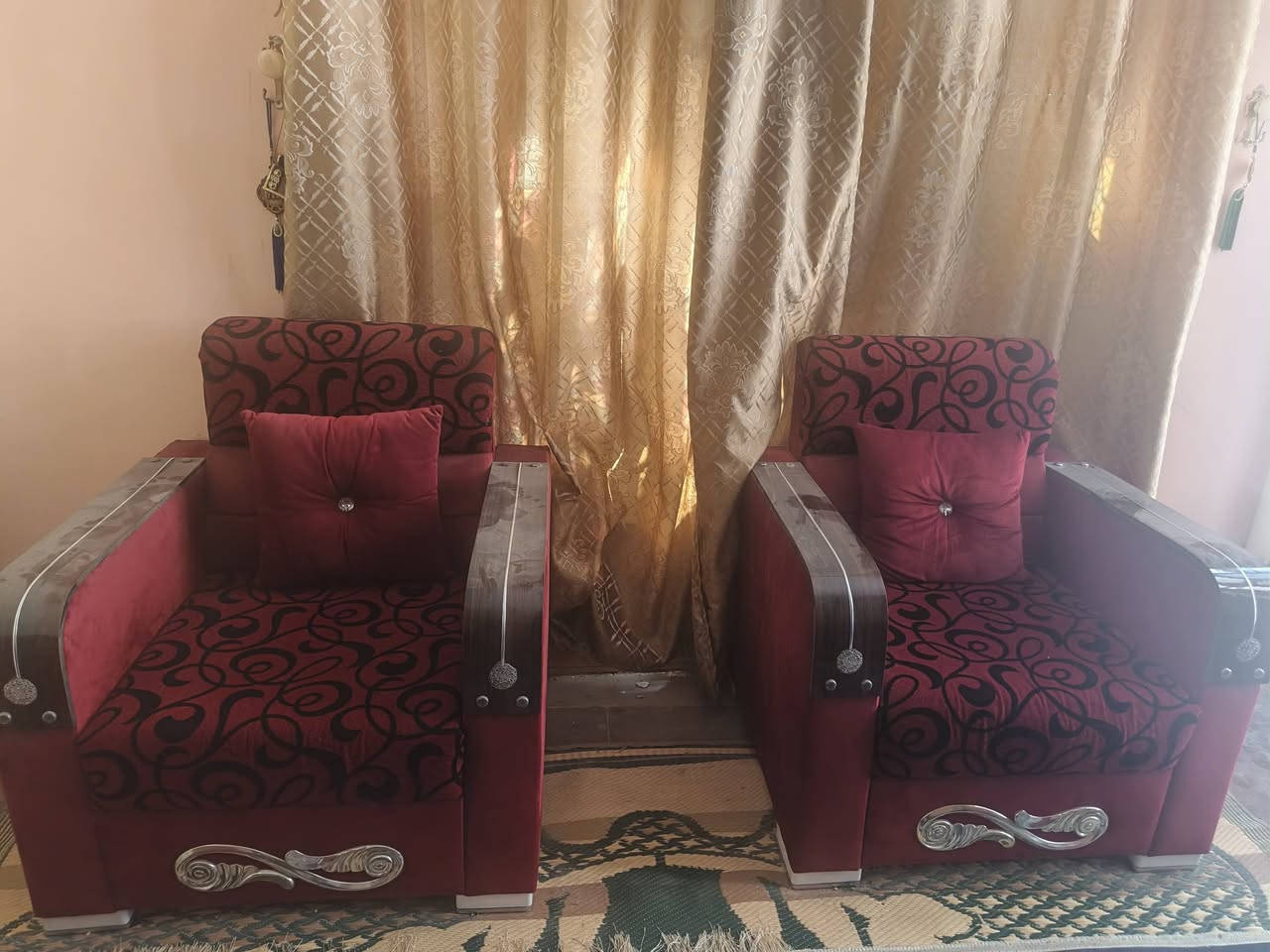 تخم قنفات ١٠ مقاعد شغل ايد نظيف والدي نجار وهو مسوي
سعر ٥٠٠ وبي مجال
*********** تواصل

