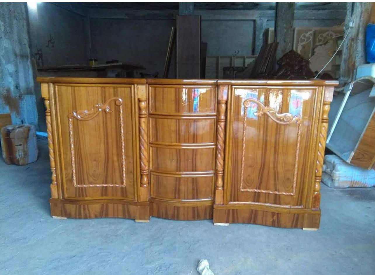 السلام عليكم يوجد صباغ خشب هذه صور الشغل للاستفسار ***********
