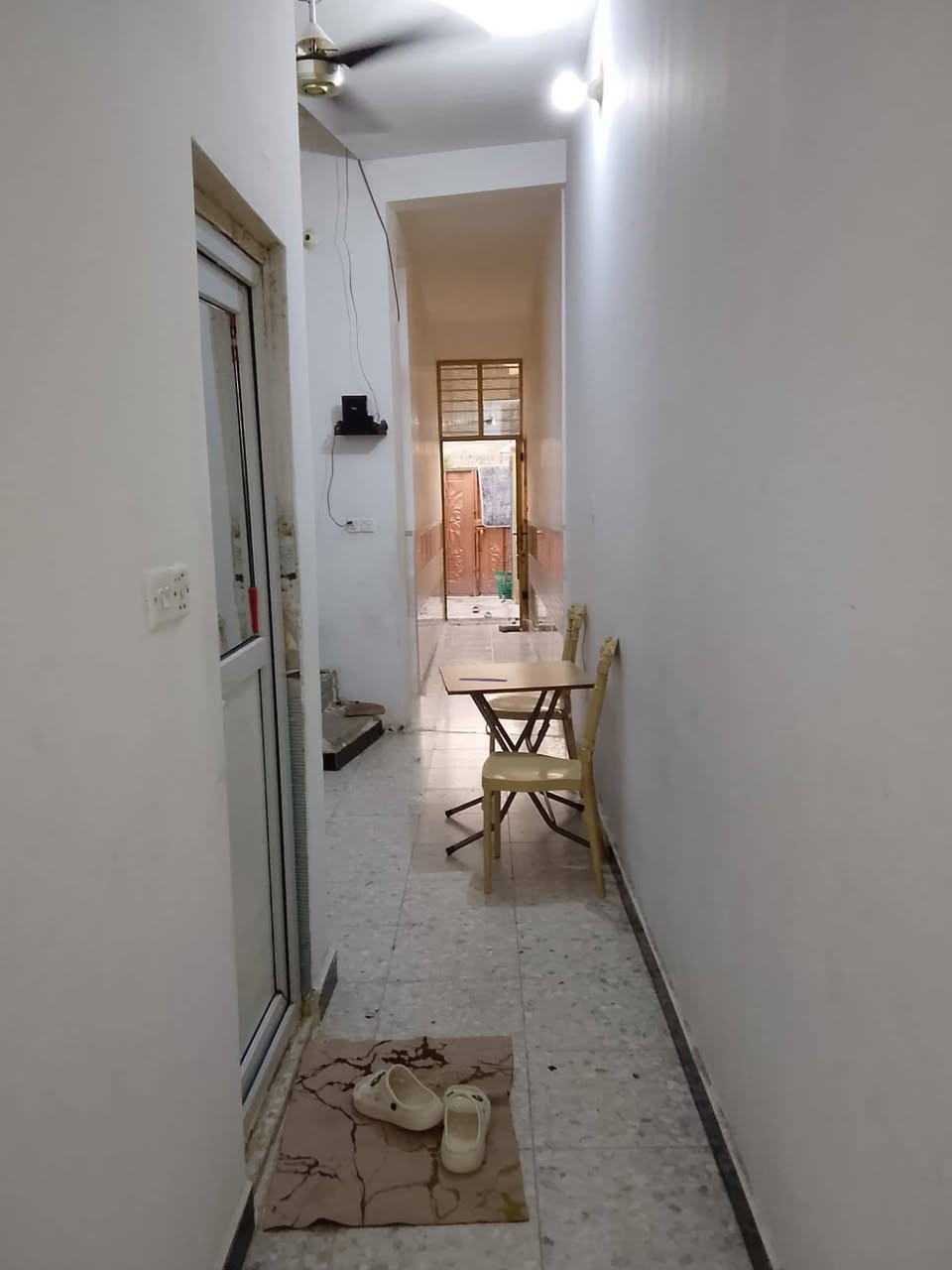 بيت للبيع رئاسة العبيدي نهايت شارع ام البنين قرب حسينية اهل البيت.البيت ١٠٠م على شارع عريض طابق واحد كامل فقط ستارة امامية البيت زراعي لتواصل *********** علي
