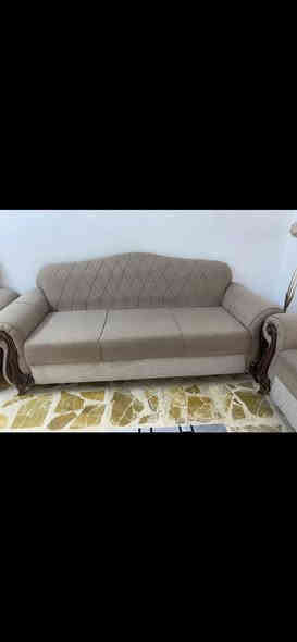 تخم لبيع 8مقاعد العنوان بغداد البلديات السعر 550الف الرقم ***********
