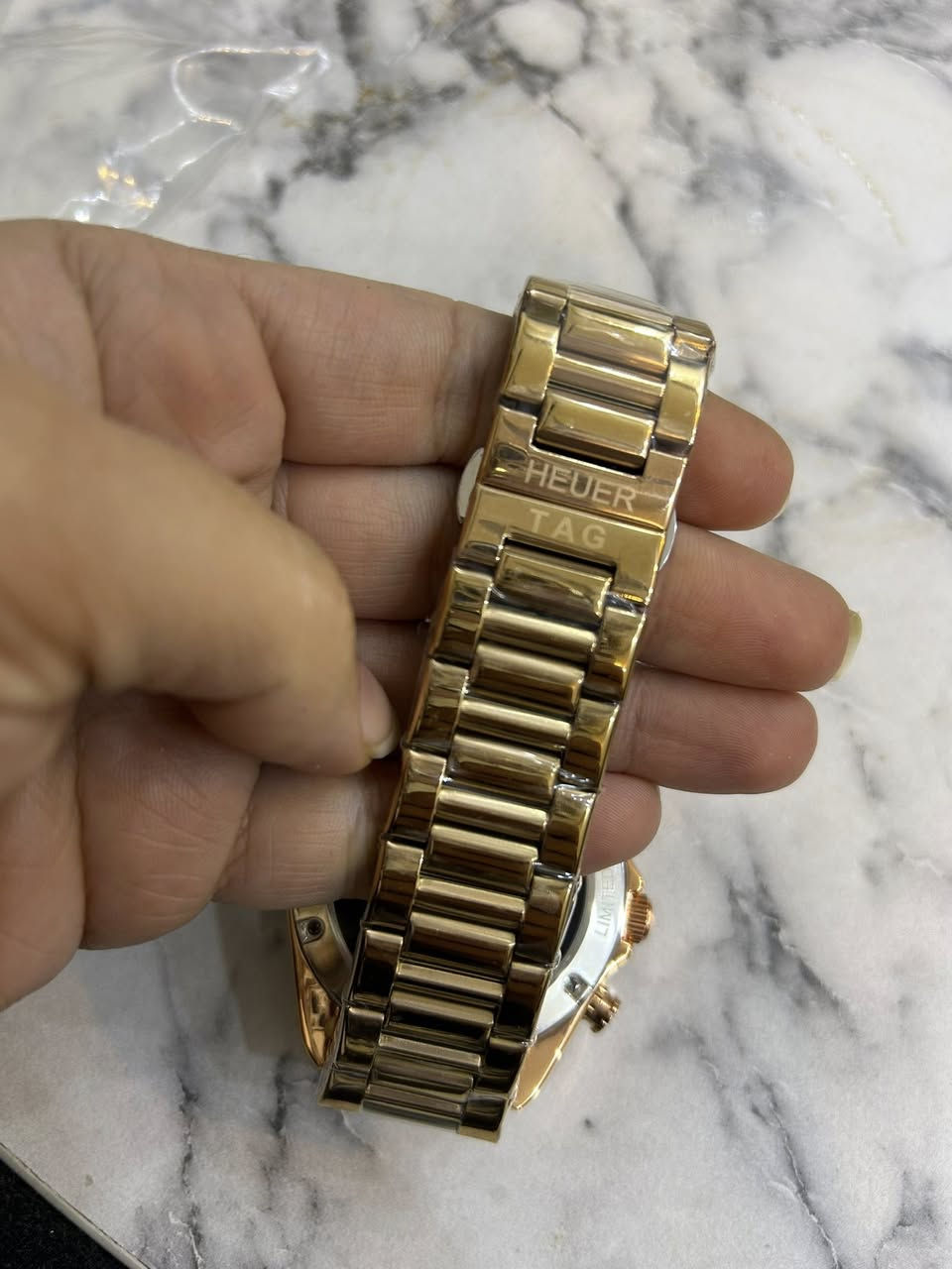 ساعة ماركة CARRERA TAG HEUER
إصدار برج ايفل اكو داخلها ابيض واكو داخلها اسود 
اعلى سعر ابيع


**إذا كنت صاحب هذا الإعلان وتريد حذفه لأي سبب، رجاءا أرسل رسالة إلى الدعم الفني**