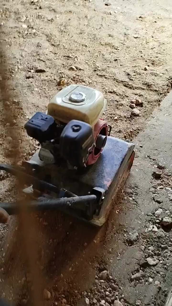 *********** #حدل وصب الارضيات صبة نظافه صب رباط صب دنك صب سطح تسليطه جميع انوع الصب والحدل بلقفاز والحادله
