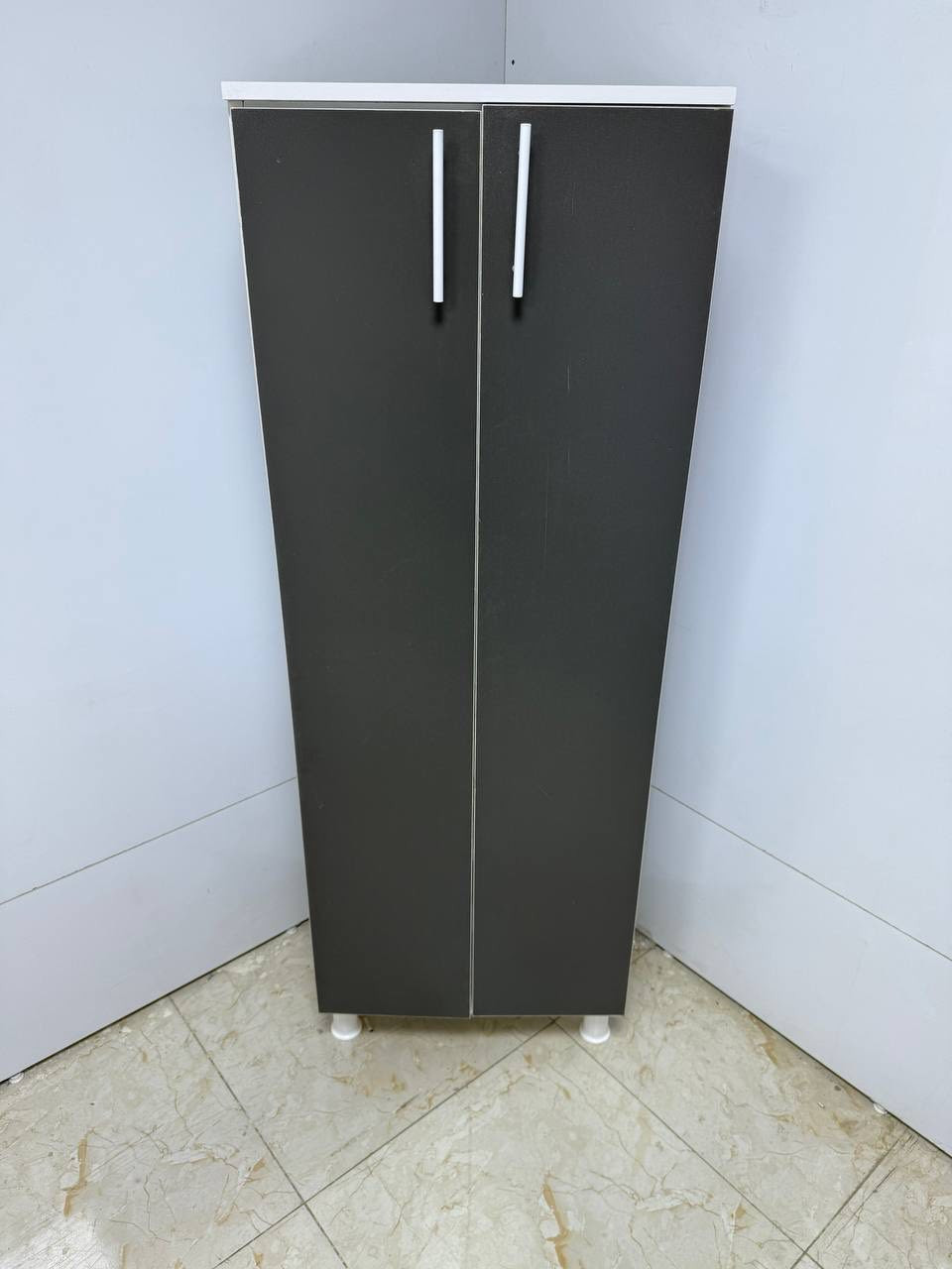 جزامه خشب 
القياسات 
165 سم الارتفاع 
 60 سم العرض 
33سم العمق


**إذا كنت صاحب هذا الإعلان وتريد حذفه لأي سبب، رجاءا أرسل رسالة إلى الدعم الفني**