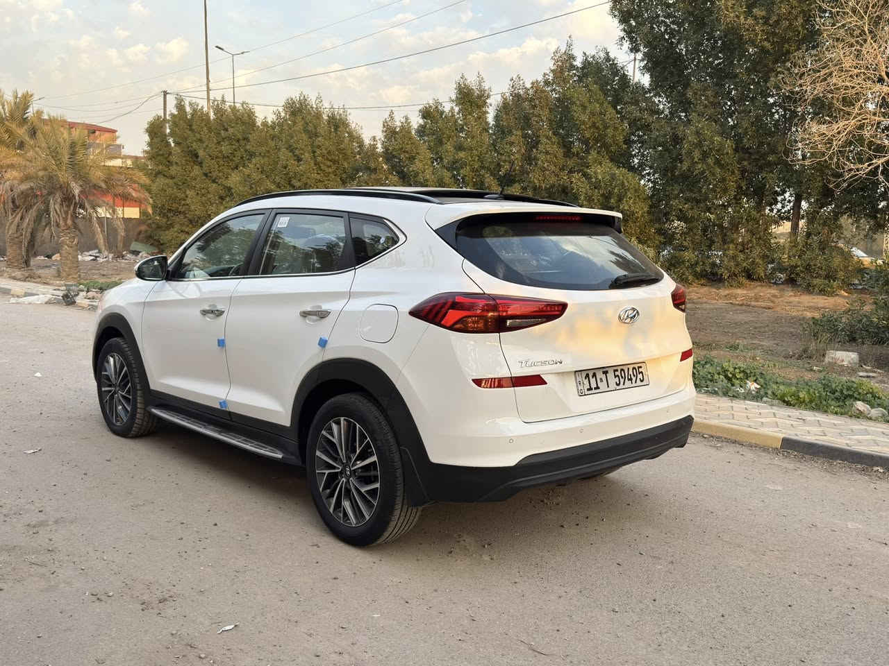 سلام عليكم توسان موديل 2019 خليجي كاصد فول مواصفات 
بانو راما
بصمه 
جلد
كشنات كهرباء
مري شفط
اشاير بل مري 
شحن واير ليس تليفون
لد امامي
داخل صاج
حساس امامي 
حساس خلفي
كامره شاشه جبيره
ماشيه 100 
فول تحكمات بعد بيها مواصفات اكثر 
السياره مكفوله كفاله عامه مكاني بغداد الشرطه الرابعه هاتف *********** السعر 200 مع مجال بسيط
