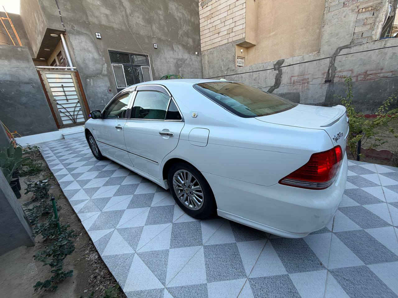 للبيع فقط
للبيع فقط شاهينه موديل 2004 اصل كرستال اصل ٢ دكم 
شاصي ١٨٠ تحوير فوك وجوه نجف دشبول صيني تبريد قطعتين تخم تاير وويل جديد رقم كركوك انكليزي مداور ثاني يوم سنويه ٣٠ قرار ٤٨ تسجيل جديد مكينه وكير وحداديه جدد مكفوله كفاله عامه حته من الصبغ السونار مرفق بل منشور مكان السيارة كربلاء السعر ١٦٠ وبيه مجال بسيط ***********
