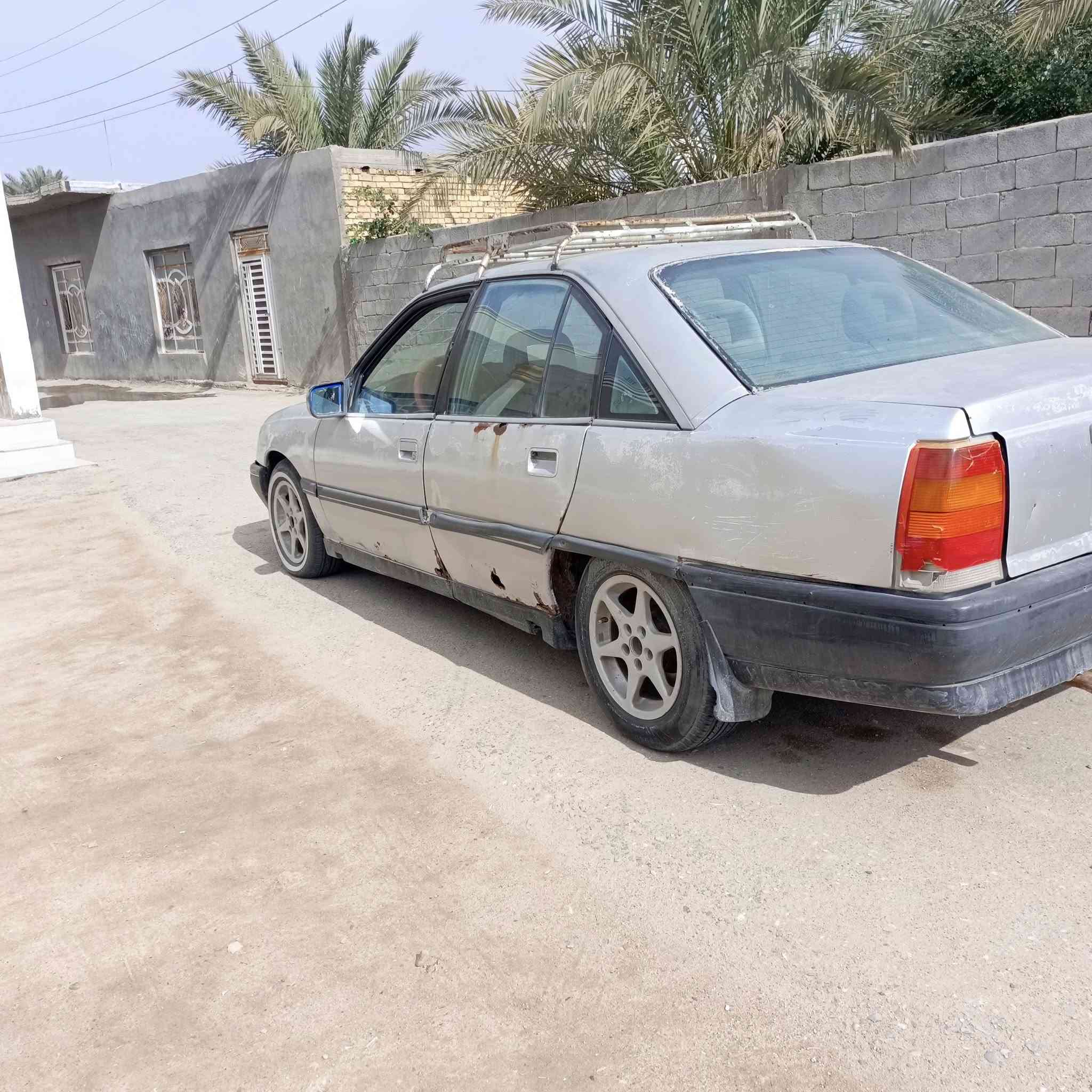 اوبل اوميكا للبيع رقم بغداد محرك وكير نظيف السعر 23 رقم الهاتف ***********
