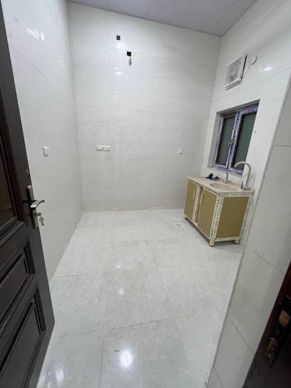 🏛️ شقه تجاريه للايجار  🏛️

في الجنينه بناء حديث ديلوكس

تحتوي غرفتين منام صاله مطبخ

صحيات ضمن بنايه طابق اول

سعر الايجار 750 الف

ــــــــــــــــــــــــــــــــــــــــــ

للمعلومات اكثر الاتصال

على الرقم الموضح 

***********

رابط القناة 

https://t.me/vvvohhh
