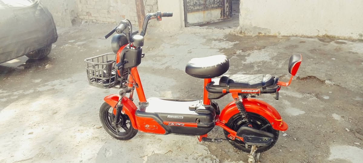 السلام عليكم ورحمه الله دراجه شحن للبيع ومراوس حجم 14 اذا اكو اكبر انطي فرق سعرها 150 بها باتري واحد ضعيف مكاني بغداد رقم الهاتف ***********
