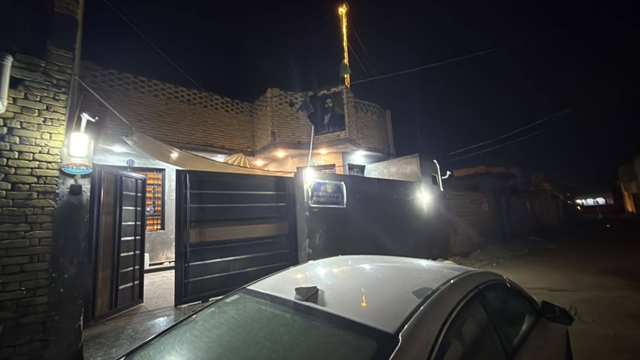 دار ٢٠٠م طابو اسهم حديث طابوق كونكريت يحتوي على غرفتين وصاله ومطبخ واستقبال وصحيات خارجيه وداخليه  مناور الموقع المستشفى التركي على السياحي للاستفسار الاتصال على الرقم السعر١٦٠ بيه مجال  *********** او مراجعة مكتب الكنز للعقار الجسر السريع مدخل المستشفى التركي السايدين
