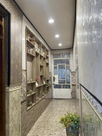 بيت للبيع مساحه ١٠٠ متر طابقين  ( طرمة جبيره + حديقة صغيره ) استقبال و...