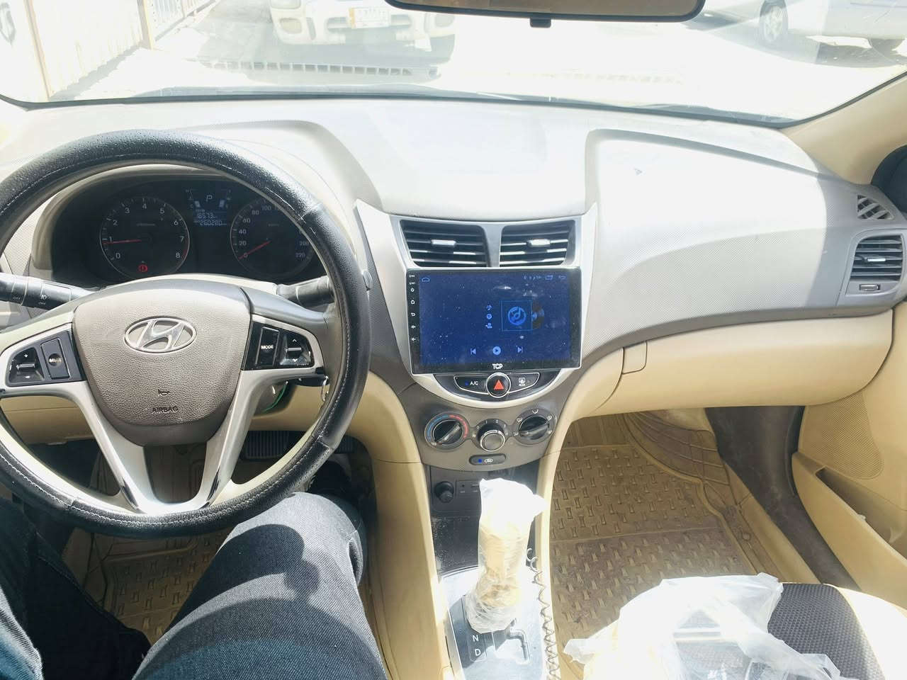 لسلام عليكم اكسنت 2014 مضلع مكينه 1400 سياره نضيفة ومال جناي شاشه كامره دوار اشاير بالمري بيها طخات بارد ورشات بسيطه مكينه كير كفاله سياره باسمي رقمها بغداد 
مكانها بغداد  
*********** السعر 85
