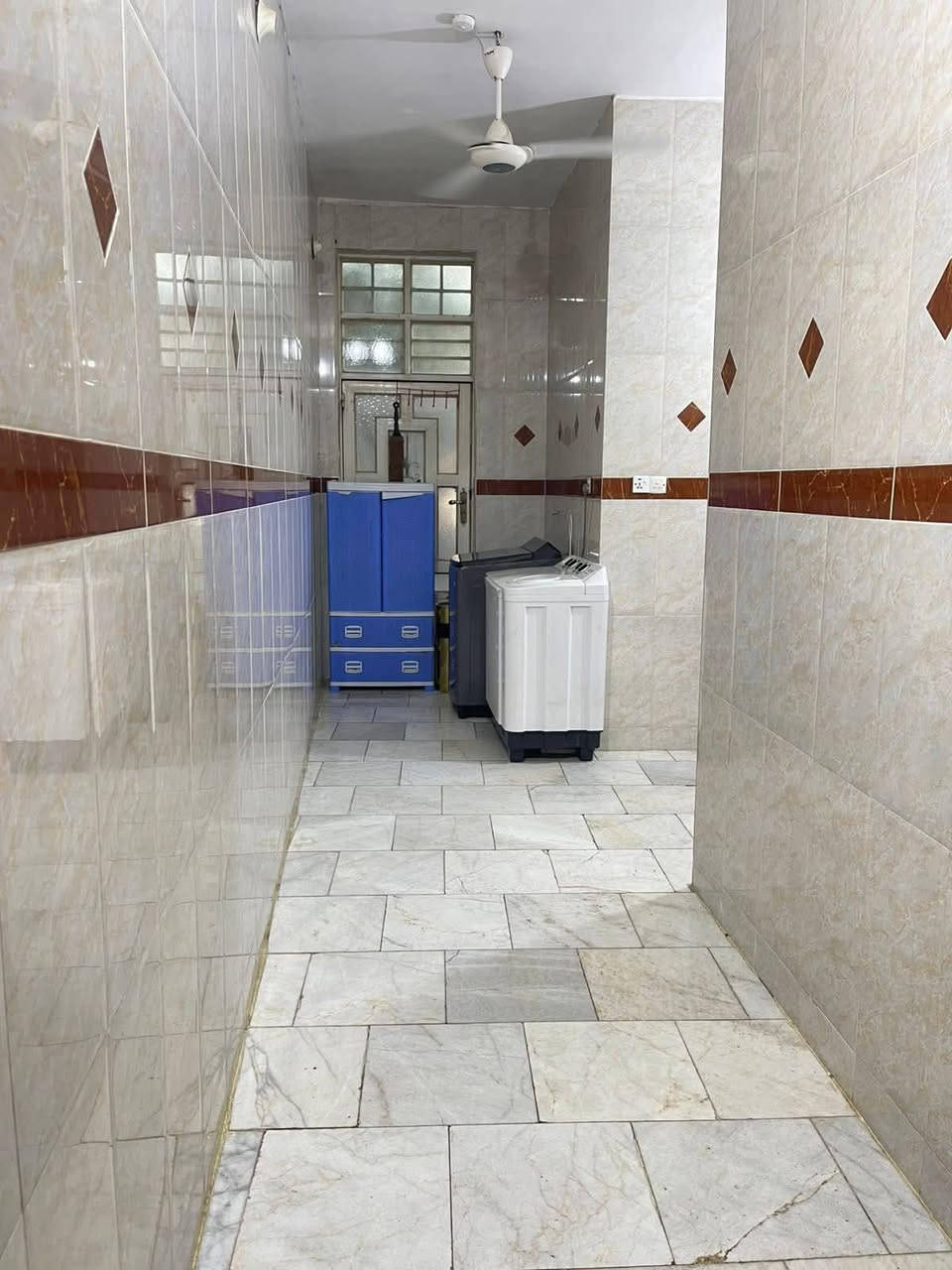 بيت في البيضاء بصف الانوار البيت ركن وجه على السده المساحه ٤٥٠
٣غرف نوم ٦/٤ 

مطبخ ٥/٥

هول ٩/٥

ستقبال ١٠/٥

مجموعه  صحيه غير مشتركه 

تواليت ٣/٢ 

حمام ٣/٢

مجموعه صحيه خارجه ٣/٣

البيت طابق واحد 

غرفة نوم واحده فوك ٦/٤ مع مجوعه صحيه مشتركه كامله 

كامل بورسلين جدار درجه اوله 

جدران مرمر ارضيات مرمر بيات درج مرمر 

 *********** واتساب 

***********
