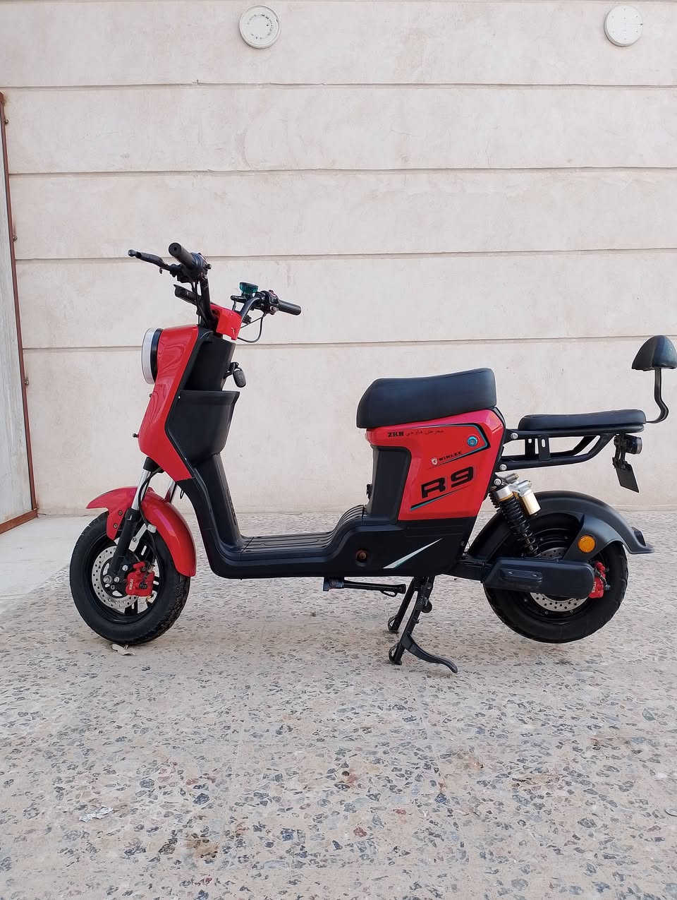 السلام عليكم دراجه شحن R9  بطاريات 5 دبل  كبار  الدراجة  ما بيها اي عطل السعر 450 وبيها مجال بسيط العنوان البصره الزبير الاستفسار***********
