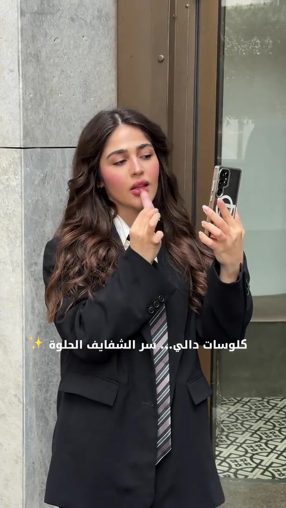 ✨ سر الشفايف الناعمة بكل وقت ✨ كلوسات Dali تعطيك لون حلو ولمعة جذابة بلمسة خفيفة ترطيب عميق بعدة درجات = شفايف مرتبة وطبيعية  خلي لمعتك تبين بكل إطلالة 💖 ✨ Your go-to for soft, glossy lips ✨ Dali lip gloss gives a beautiful tint with a smooth, lightweight shine Hydration + color for naturally perfect lips without stickiness #dali #lipgloss #cosmeticca #كوزمتيكا


**إذا كنت صاحب هذا الإعلان وتريد حذفه لأي سبب، رجاءا أرسل رسالة إلى الدعم الفني**