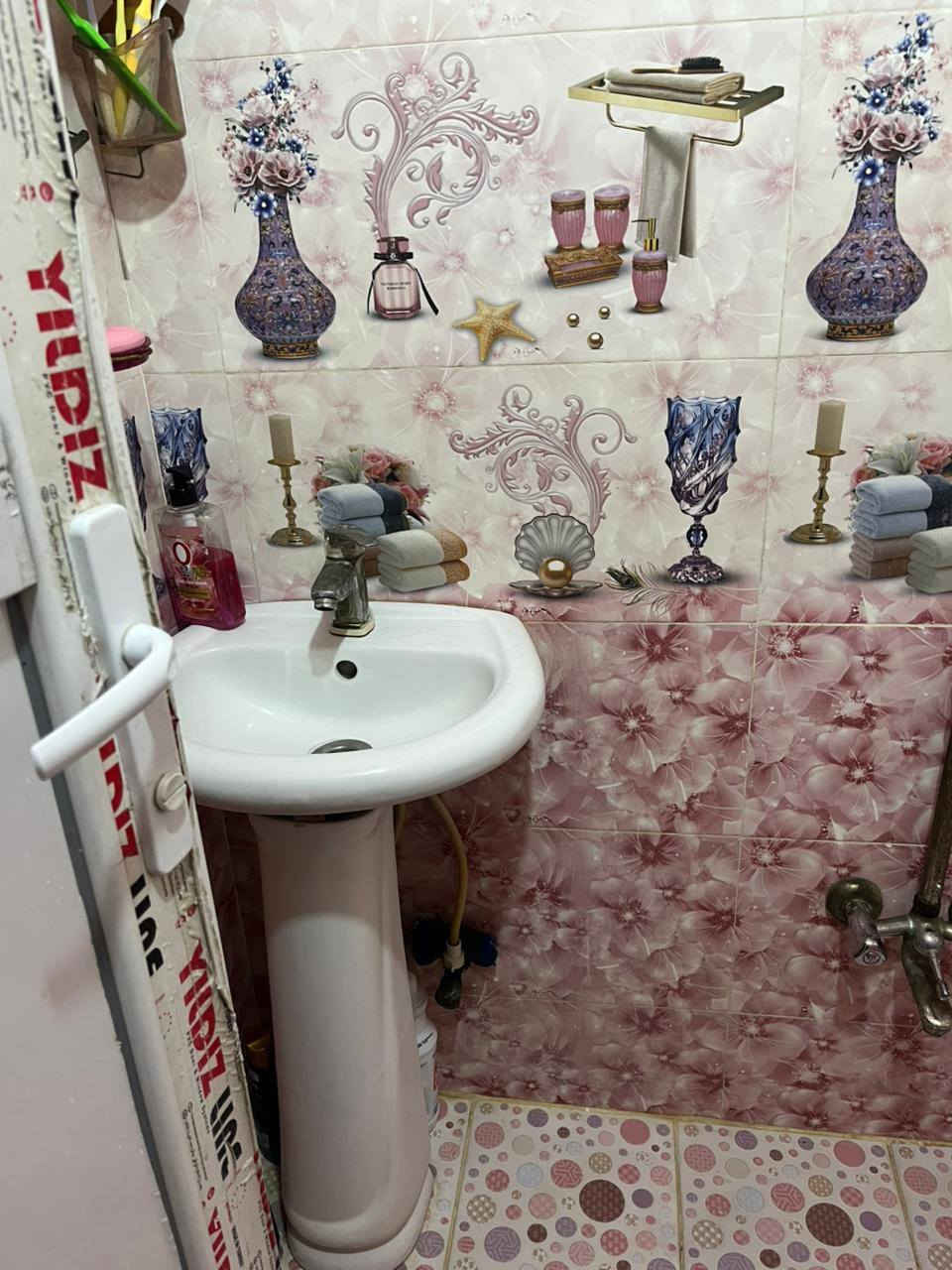 بيت البيع بحي الوفاء مساحه 100  طابقين ونص كونكريت مسلح بي 4 غرف نوم  بيت عملاق تصال او وتساب  او خاص *********** مكتب بركات ام بنين سعر 135
