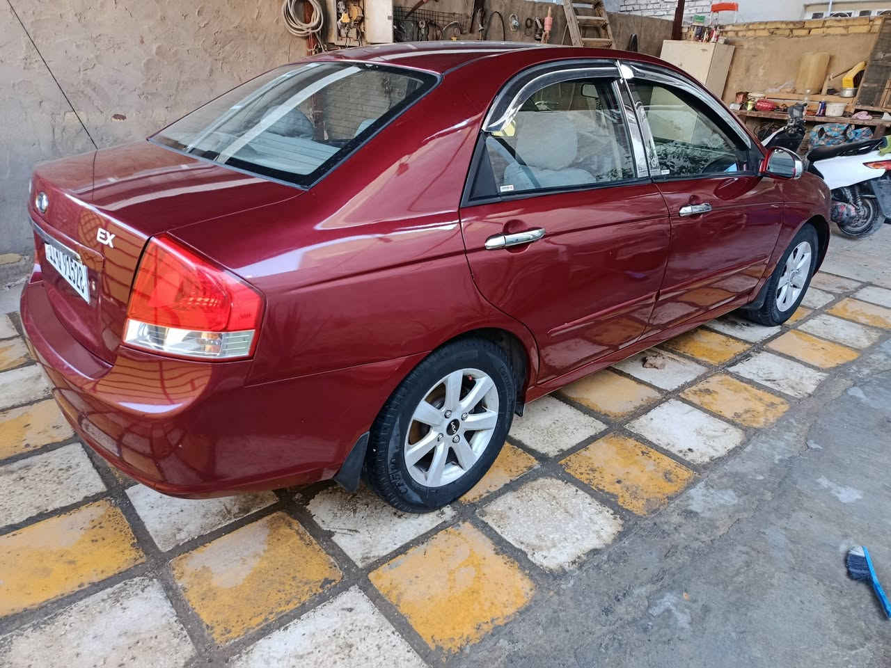 السلام عليكم كيه سبكتر للبيع موديل 2009 مكينه 2000 رقم بغداد نكليزي باسمي السيارة كفاله عامه من الضربه مصبوغه عام السياره جانت صفره ورجعنا ها نفس لونه جماليه شرط لا معجون لا ضربه فقط صبغ شواصي لغود كلهه مكفوله كير ومكينه جدد تبريد عالسويج شغال كهربائيات كله شغاله بلادي تخم تاير حداديه شاشه اخوان السيارة جديده مال جناي السياره موجوده في الحله اقرا المنشور زين وتفاصيلها زين وتصل والسياره مكفوله من كل ضربه فقط صبغ جماليه 
للاستفسار 
***********
