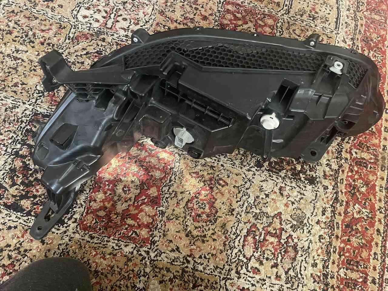 السلام عليكم لايت اصلي بدون تصليح جديد كلش نضافه 💯 السعر ٣٥٠ $قفل منفاخ جديد ١٠٠الف مكاني حي العدل***********
