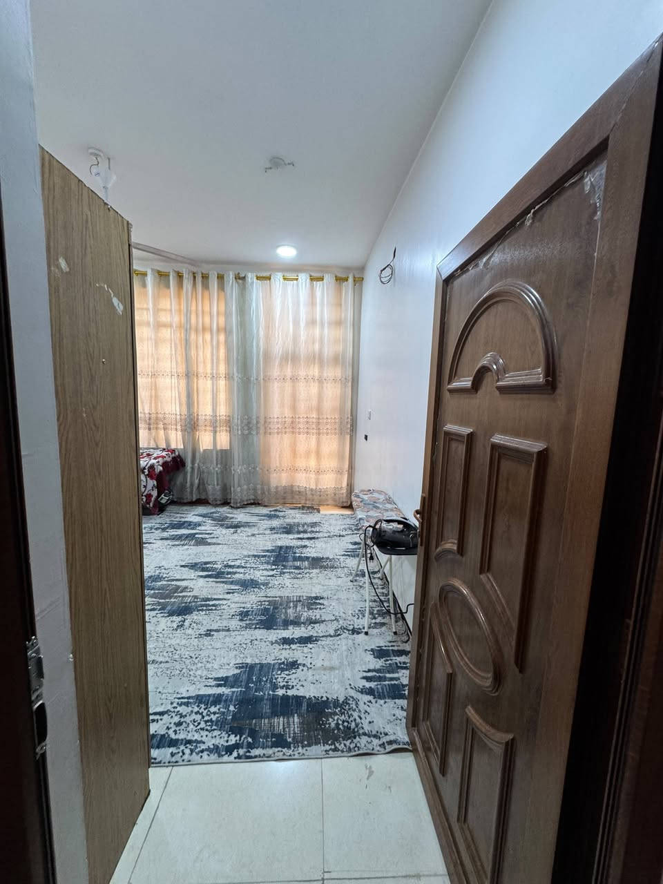 بيت مميز للبيع مساحة 100متر (طابقين) بمواصفات بناء طابوق ممتازة وموقع استراتيجي يباع مع الاثاث او بدونه
بيت مميز للبيع مساحة 100متر (طابقين) بمواصفات بناء طابوق ممتازة وموقع استراتيجي يباع مع الاثاث او بدونه
الموقع : حي المثالي مقابل اسواق برتقالة امتداد سايدين شارع الچاير
يحتوي على صالة واستقبال و اربعة غرف واسعة وصحيات عدد ثلاثة ومطبخ حار وبارد و احلى ما في صور الطابق الارضي الارضيات مرمر والمطبخ سيراميك اسباني اما الطابق الثاني بورسلين .كافة الخدمات متوفرة ومدارس قريبة ابتدائية ومتوسطة طابو زراعي سند 25 المكاتبة مع صاحب الارض مباشرة للاستفسار الاتصال على الرقم *********** علما" اني صاحب البيت
