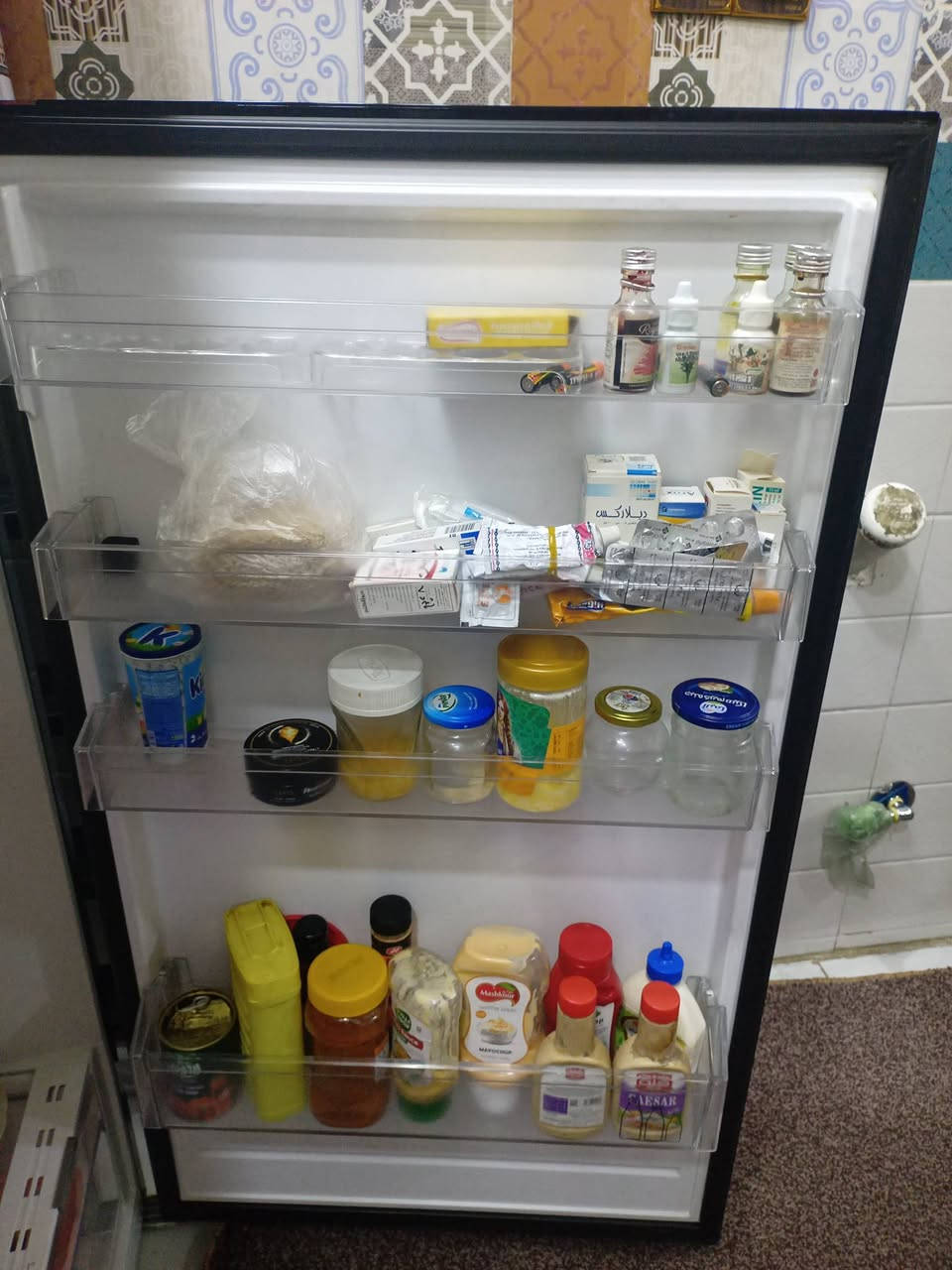 ثلاجه فستال حجمه ٢٠ قدم نظيفه السعر٣٠٠ الف الاستفسار ***********

