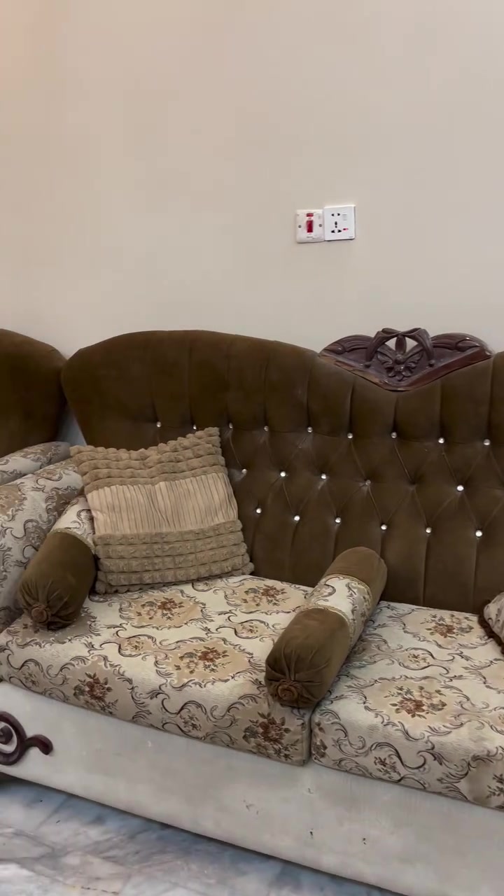 السلام عليكم
تخم درجه اولى ثقيل اسفنج درجه اولى
بدون أي ضرر
مقعدين نفر 
مقعدين ٣ نفرات
مقعد نفرين كما موضح بالصور


**إذا كنت صاحب هذا الإعلان وتريد حذفه لأي سبب، رجاءا أرسل رسالة إلى الدعم الفني**