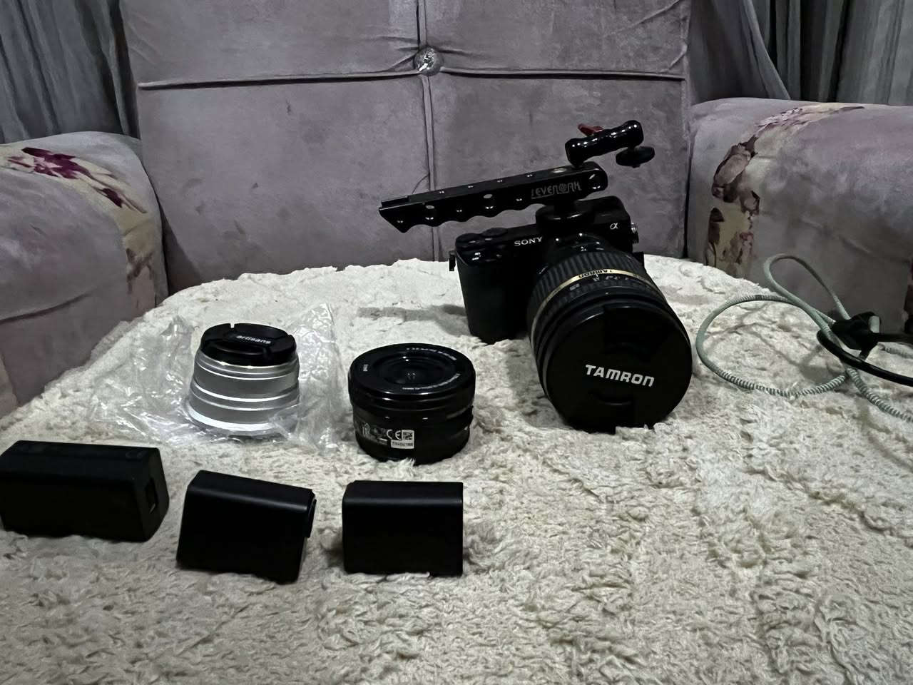 كامرا سوني a6500 مستعملة وياها بطارتين وشاحنة وكيبل
الكامرة شغالة كامل وما بيها اي مشاكل
ووياها عدستين الاصلية 16-50 والعدسة artestic 12mm f1.8
ووياها ادابتر لعدسات كانون وعدسة كانون تامرون 17-50 f2.8 
ووياها قبضة
الكامرة عارضها ب 725 الف دينار وبيها مجال بسيط
للتواصل ***********
