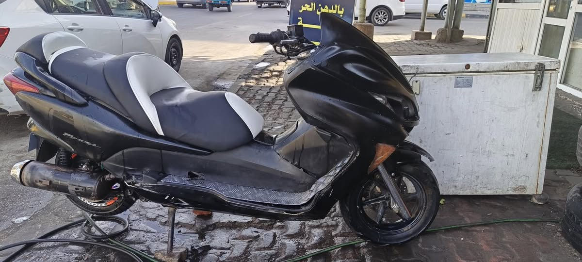 فورزه صفر 8دراجه شغاله بس وكف بيه السلف وتركته اوراقه موجوده محوره كابريتر مكاني كربلاء حي العامل سعره 200وبيه مجال ***********
