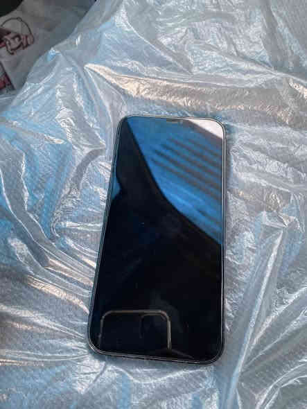 سلام عليكم  ايفون 12برو ماكس مبدل شاشه وبطاريه اصليات سيمكرت واكف بس مو تخطي فرمت حدث مو تخطي سعره185رقمي*********** مكاني بغداد المشتل كامره ترجف فقط
