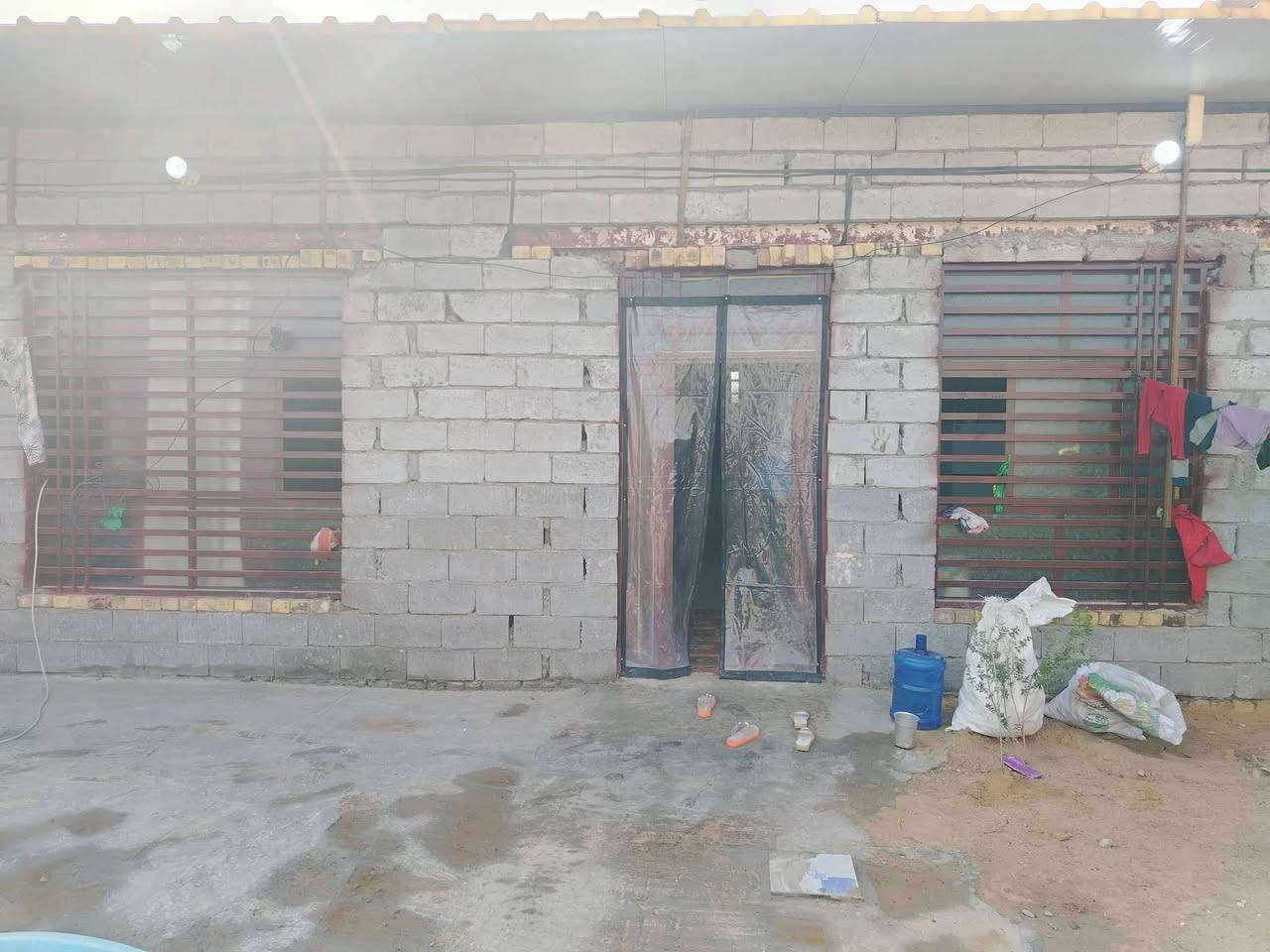 السلام عليكم دار للبيع المساحه 300 ركن  شارع 10 عنوان النجف البراكيه شارع المعمل قرب  قرب معمل اسمنت الكوفه الاتصال على الرقم  ***********
