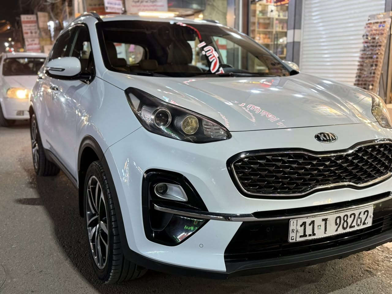 السلام عليكم للبيع كيا سبورتج خليجي 2020 مكفولة ماشيه 93 الف كيلو بيها بارد قليل قبق الجنطه مكانها بغداد المحموديه
***********
205 وبيها مجال قليل
