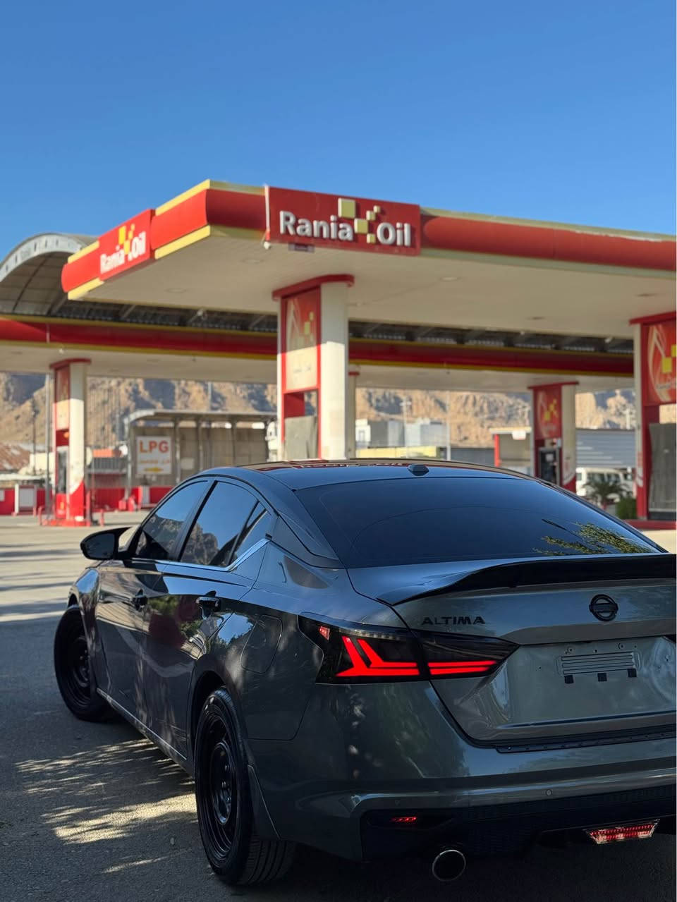 Nissan Altima SV 2022
نیسان ئاڵتیما  ٢٠٢٢  SV رەنگی نەوتی 66 مایل ڕۆشتووە سەیارەکە کەم ڕۆشتووە زۆر تازە و جاهیزە
وەک بۆیاخ تەنها دوو پارچەی بۆیاغە چملخ و بۆنیت لای سەکن ، دەرگای سەکنیش بە بیلاد گۆڕاوە یەک دوو چاڵ لە سەقفی هەیە زۆر کەم دیارە شوختێکی بچووک لە دەرگای دوای سەکن هەیە،
ئەرباگ تەنها سوکان و شانی سایەقی تەقیوە و سیستەم کراوە 
یەدە بەسمە تەحدیل سورحە خەتی جادە مۆد و سپۆرت مۆد 
زۆر زۆر پاک و بێ کێشەیە و مواسەفاتی جوانە چوار تایە و ویلی لۆکی لە ژێرە 
ڕادار و خەتی جادە و برێک تەبرید سارد و گەرم مەزبوت بەشەرت بەردی سالۆنسا بەشەرت مەکینە چوار پستۆن ٢.٥ بی تۆربۆ بـێ دەبل ئەکسل کوشن کارەبای بەسمە شەخال ڕادار ٣٦٠ پلە
گێڕ و مەکینە و کارەبییات و هەموو شتی تر بەشەرت کامل سیرفس کراوە
 رەقەم سەنەوی تازەیە بەناوی خۆمە رەقەم کردوە هەموو بەشەرت
رەقەم سلیمانی
ناونیشان ڕانیە 
ڤایبەر وەتس ئەپ
0701392804
*********** السليمانية, العراق
