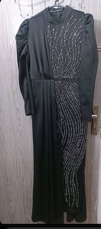 فستان • قياس ٤٢ • اسود