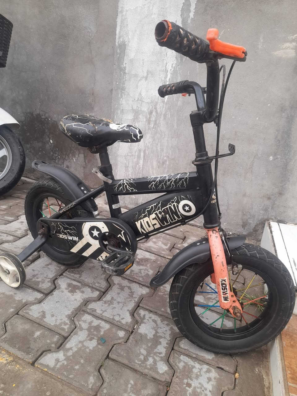 السلام عليكم متاح باسكلات الأسود حجم ١٢ نظيف وكامل من كلشي اي نقص مابي ٢٠ الف وثلاث تايرات الواحد ١٠ الف بعقوبة التحرير ***********
