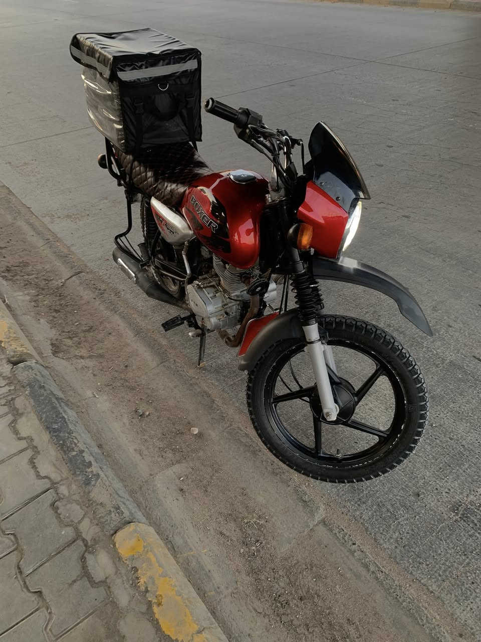 سلام عليكم بوكسر للبيع دراجه محركها محور سترته خمسه كير كلشي جديد عوزها كهربائيات أوراق سكنر 600وبيها مجال للطيبين رقمي واتساب ***********
