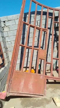 شباك قوس للبيع غير مستخدم ارتفاع ٢٧٥سم وعرض ٣٥٠ سم للاستفسار ٠٧٨١١٧٢٠٢...