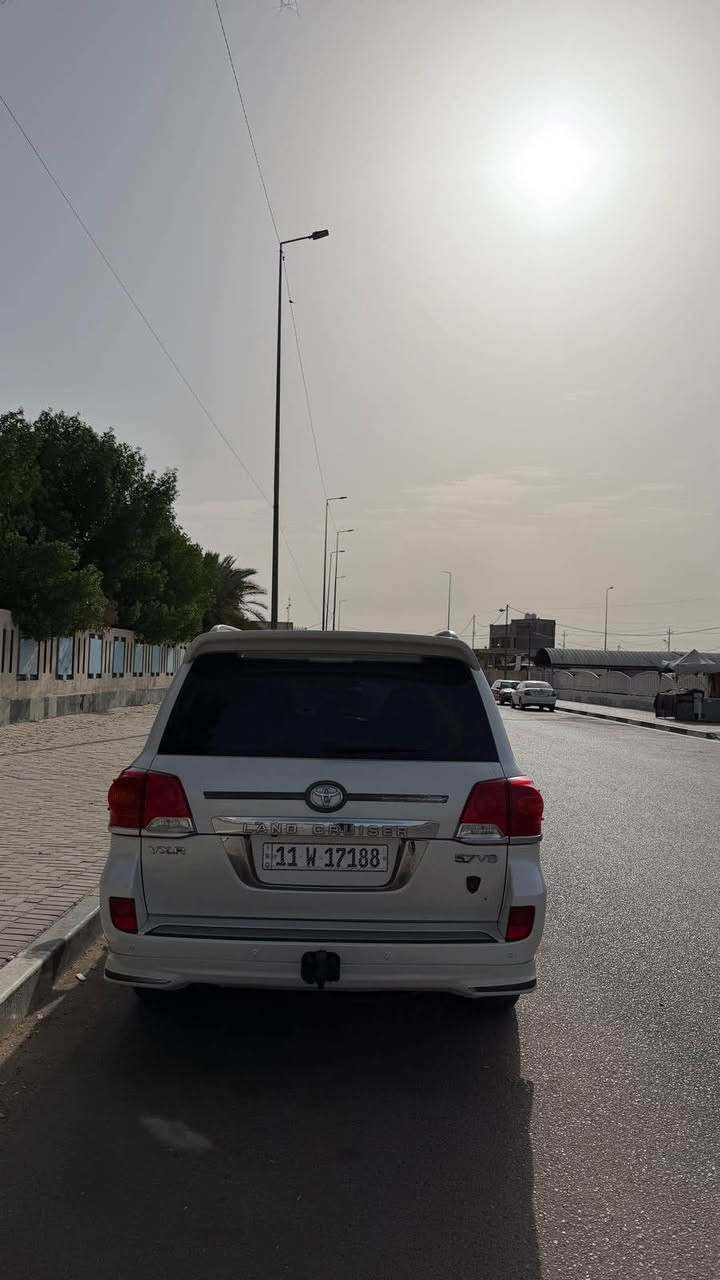 لاندكروز موديل 14 vxr محرك 5700 رقم بغداد بيه بعض الملاحضات بدون صبغ او معجون *********** مكلف بلنشر البصرة, العراق
