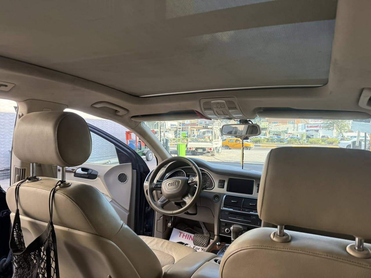 سلام عليكم اودي Q7
موديل 2012
محرك جديد 
٧ راكب فول مواصفات بانوراما 
بيهه ٥ قطع صبغ فقط بدون ضربه ولا معجون 
وارد امريكي حادثهه سرقه جاملغين وبنيد وبلعراق كلير قطعتين اثر شخوط 
***********
مكاني بغداد 
السعر ١٢٥ $ بيهه مجال قليل
