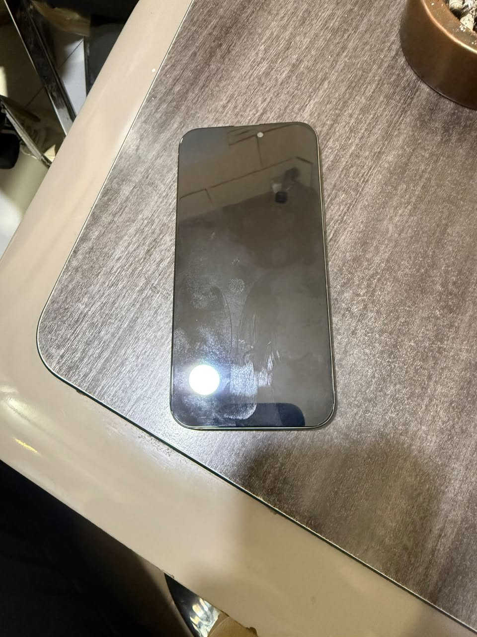 سلام عليكم ايفوان ١٥ برو ماكس مبدل شاشة وضهر مفطور سعره ٦٥٠ وبي مجال ***********
