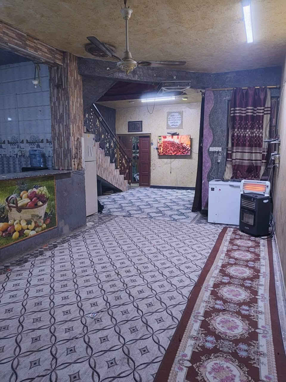 دارللبيع بدايه شارع الزوار قرب مسجد السهله  زراعي طابق ونص غرفه وصاله وستقبال ومطبخ وصحيات داخليه وخارجيه والطابق الثاني غرفه ويوجد بالدار اسواق شغاله للاستفسار رقم صاحب الدار ***********
