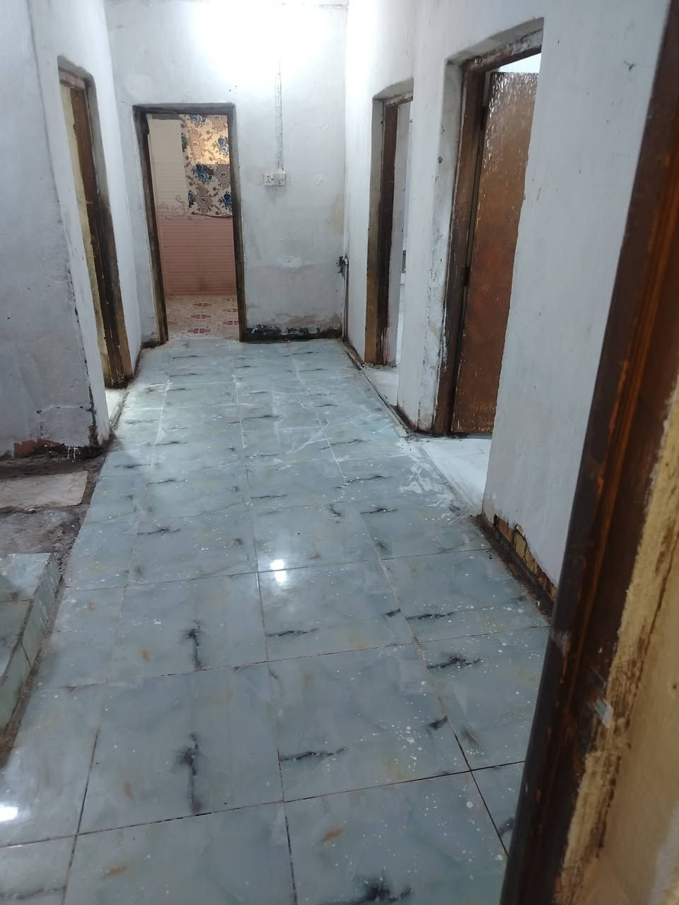سلام عليكم بيت للايجار في حي التضحيه بيت بناء قديم بس جاهز للسكن غرفتين +استقبال +هول +مطبخ المساحه 200متر اليحب يتواصل على هاذه الرقم ***********
