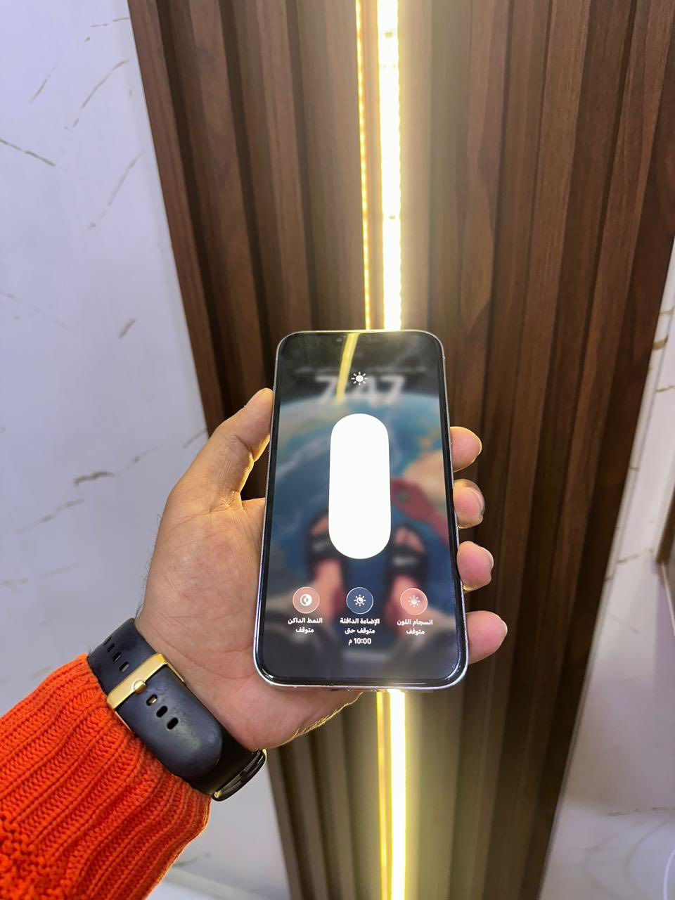 سلام عليكم مراوس فقط 
ايفون 13 برو ماكس لون ابيض 
ذاكرة/ 512 
جهاز كله بلادي فقط مبدل بطاريه اصليه 100 
وضهر مفطور فقط للمراوس ويا 14 برو ماكس كون نضيف ***********
