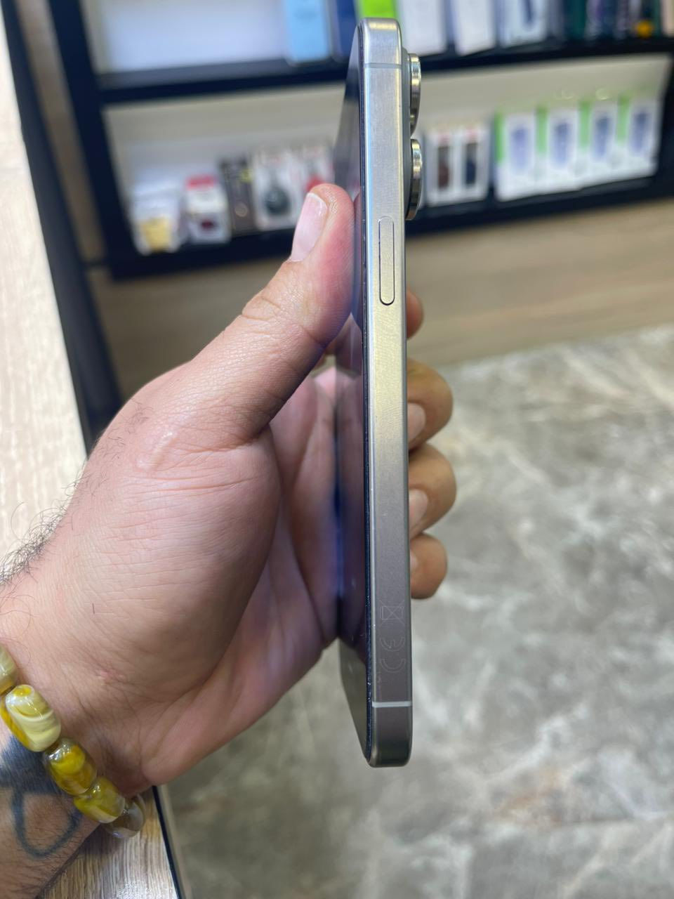 15 برو ماكس
٢٥٦
بطارصه ٨٢
شاشه مبدل بلوكاله 
٩٠٠ وبيه مجال قليل 
ممتواجد فيس فقط اتصال
***********
بغداد البنوك ❤️
