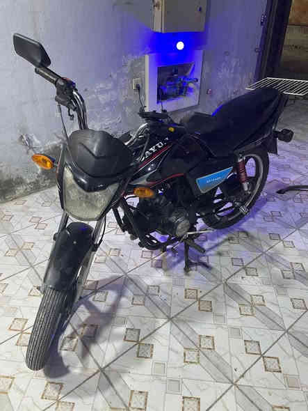 السلام عليكم شاب دراجة دايوان عظم كاملة كهربائيات اشاير دراجة نظيفة وحلوه موديل 21 نكره سلف وهندر شغالات تايرات جدد بيهة خيط تبخير خفيف ما مبين ونقصها بس تفيلس اوراقها ضايعات اسويلك مكاتبة واكفلها سرقة وعشاير من كلشي السعر 550 وبيها مجال الرقم *********** ويرهم مراوس
