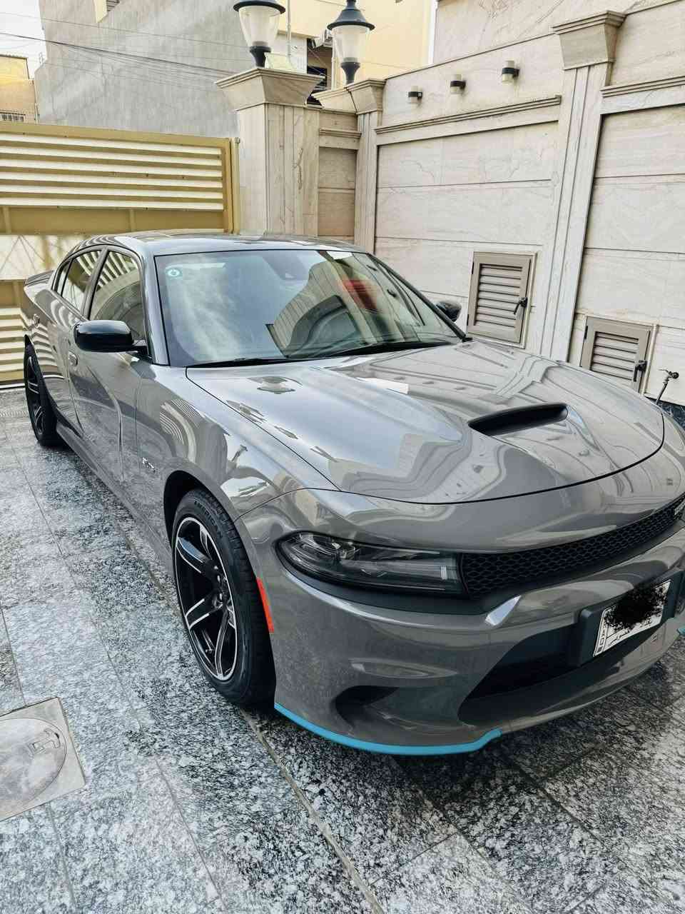 سلام عليكم 
جارجر R/T 8 سلندر خليجيه وكاله 
فول مواصفات
مديل 2023
ماشيه 26 الف كيلو يعني بعدهي زيرو
مكفوله من كلشي 
سعر 41 الف دولار يعني 410 ورقه 
مكاني زيونه 
رقمي ***********
