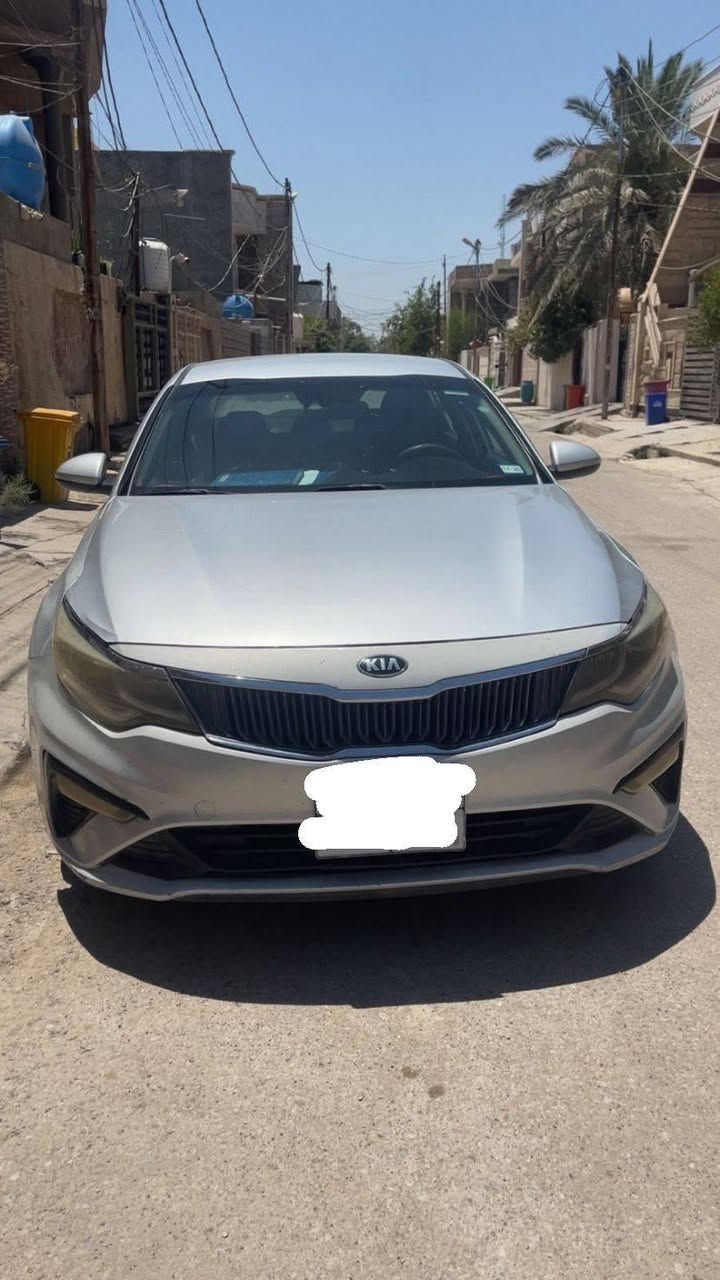 السلام عليكم
كيا اوبتما 2019 fe  وارد امريكي 
محرك 2400
رقم السليمانية 
مكينه وكير مكفولة 
تبريد ثلج 
ادامة كاملة للسيارة
ضرر جاملغ ايمن ومعدل نفسة 
بدون دواخل / ايرابكات سليمة 
صور السونار موجودة 
السعر 132$
رقم الهاتف :-***********
