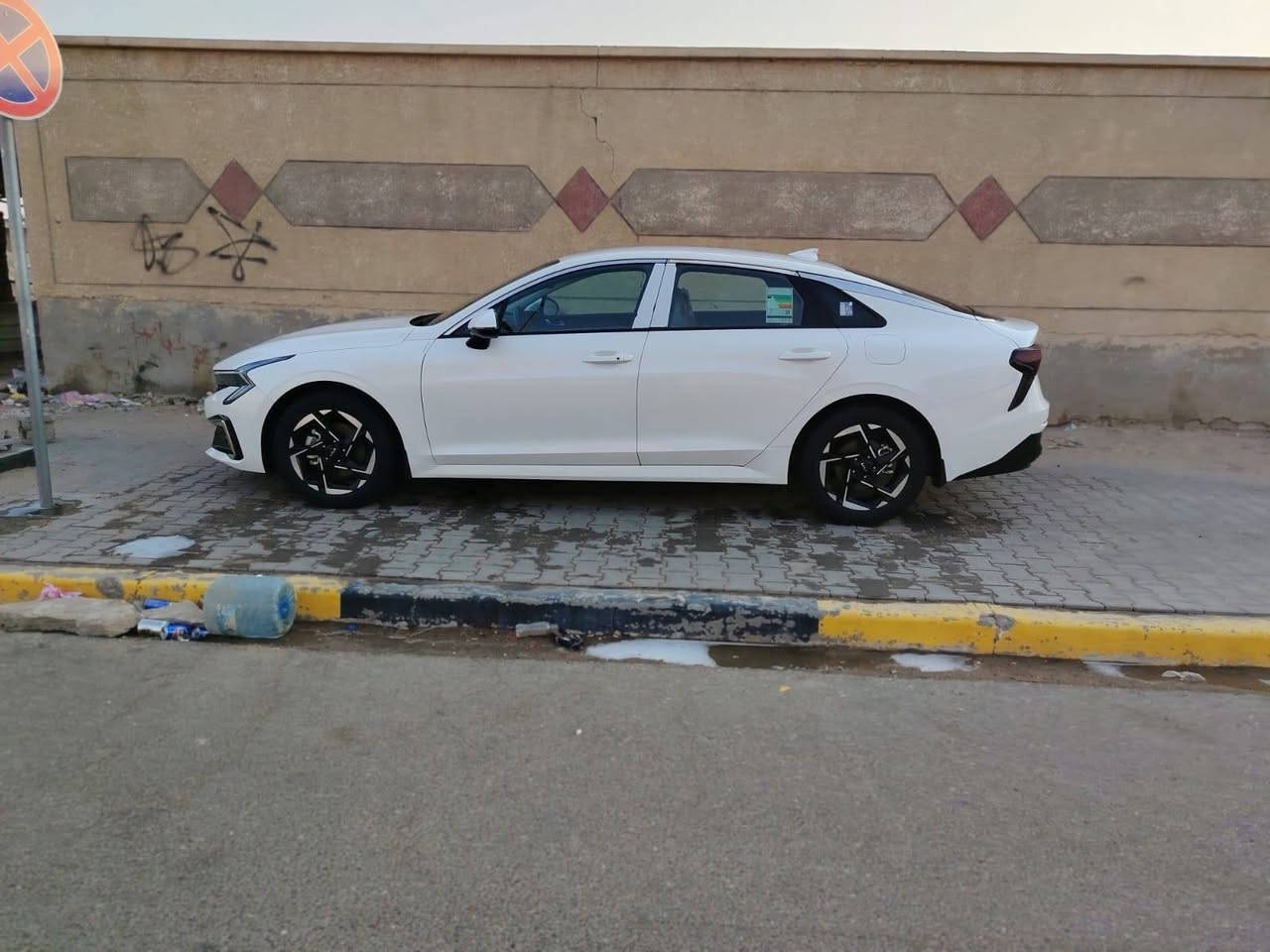 سلام عليكم
K52025 خليجي كفاله عامه 
ماشيه 45000
فول موصفات عده البنرامه 
مكينه 2500 تنفس طبيعي
كشنات جلد 
بصمه
ترحيب 
تبريد شاشا 
داخل بيجي
حساسات امامي خلفي 
مري شفط 
ترحيب عند الاقتراب
سايد بريك كهربائي
رقم اربيل تريد تحويل تريد وكاله 
العنوان البصره 
السعر 213
للاستفسار ***********
