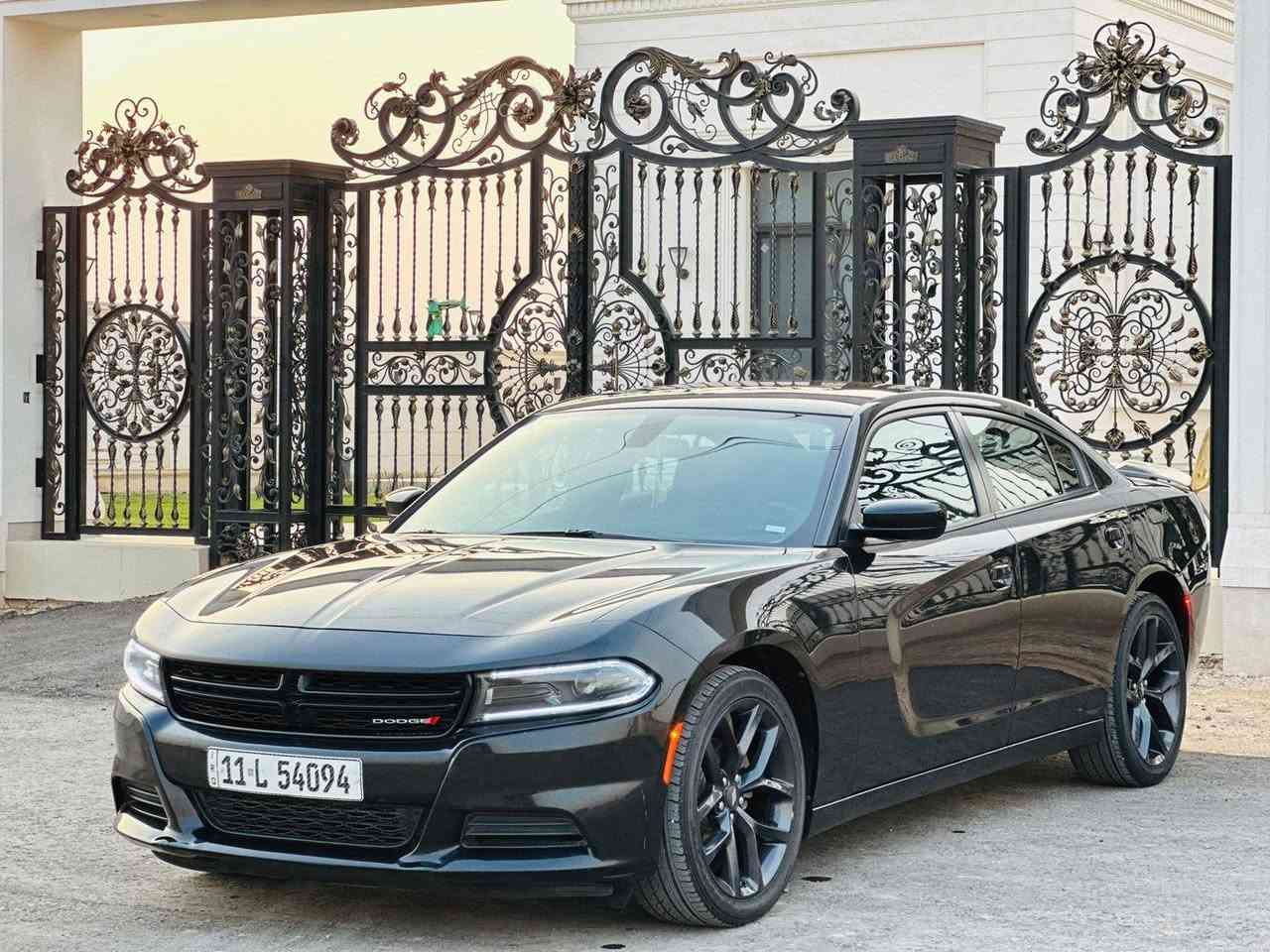 السلام عليكم
جارجر 2022 SXT داخلة من امريكا كلين  مكفولة من الصبغ والحادث بيها شويه بارد بالباب الخلفي سياره جديدة ماشية 29 ميل
مواصفات السيارة
كشن كهرباء
كامره
حساس خلفي
وباقي المواصفات معروفة
السياره رقم بغداد دولي ثاني تحويل
السعر 260$ وبيها مجال

للاتصال ***********
