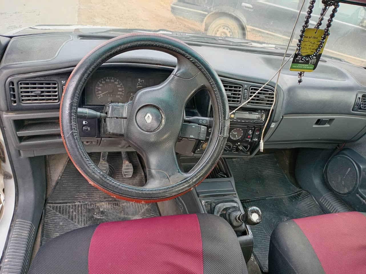 رينو موديل 93 شرط كير ومحرك  وكهربائيات  السياره على اخر حبه بس شغل وتمشي الباقي شوف العين المحرك حجم 18 للاستفسار الاتصال ***********
