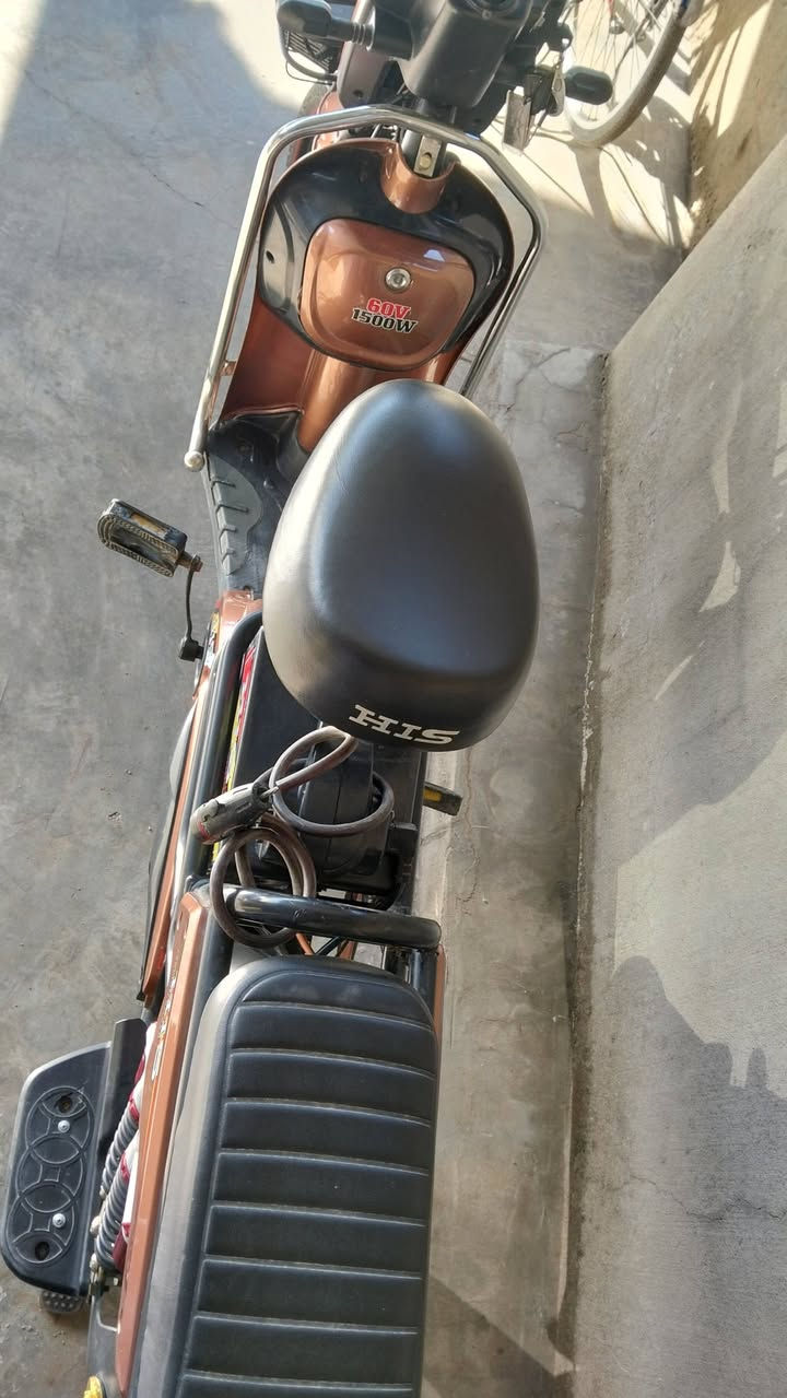 دراجة شحن خمس بطاريات كله شغال نظيف معها رومونت 2 وكارت بصمة2 واربع سويجات وشاحنة السعر 275 بي مجال الموبايل *********** كركوك
