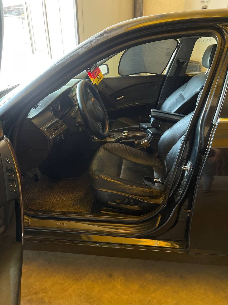 سلام عليكم ورحمة
                    M45 e60 اصل 
BMW 525
سياره كلشي بيهه شغال تبريد 
تخم تاير جديد
مكينه دبل فانوص  سوده
كهربايات كلهه بلاد شغاله كل نقص ماكو
خزن ميموري  كشنات تفئه  تحكم
لايت زنزون 
تحكم ستيرن 
تنته
سستم صوت
كير يخبل
سياره مال سفر صلوات
(ملاحظه نواقص سياره )
بيهه جارد سياره يرادلهه رشه 
مكينه بيهه تنقصي قليل  بس 
سعر 100 $ يعني شده 
رقم بصره بسمي انكليزي جديد  تحويل شوكت ماتحب
 التصال ***********
